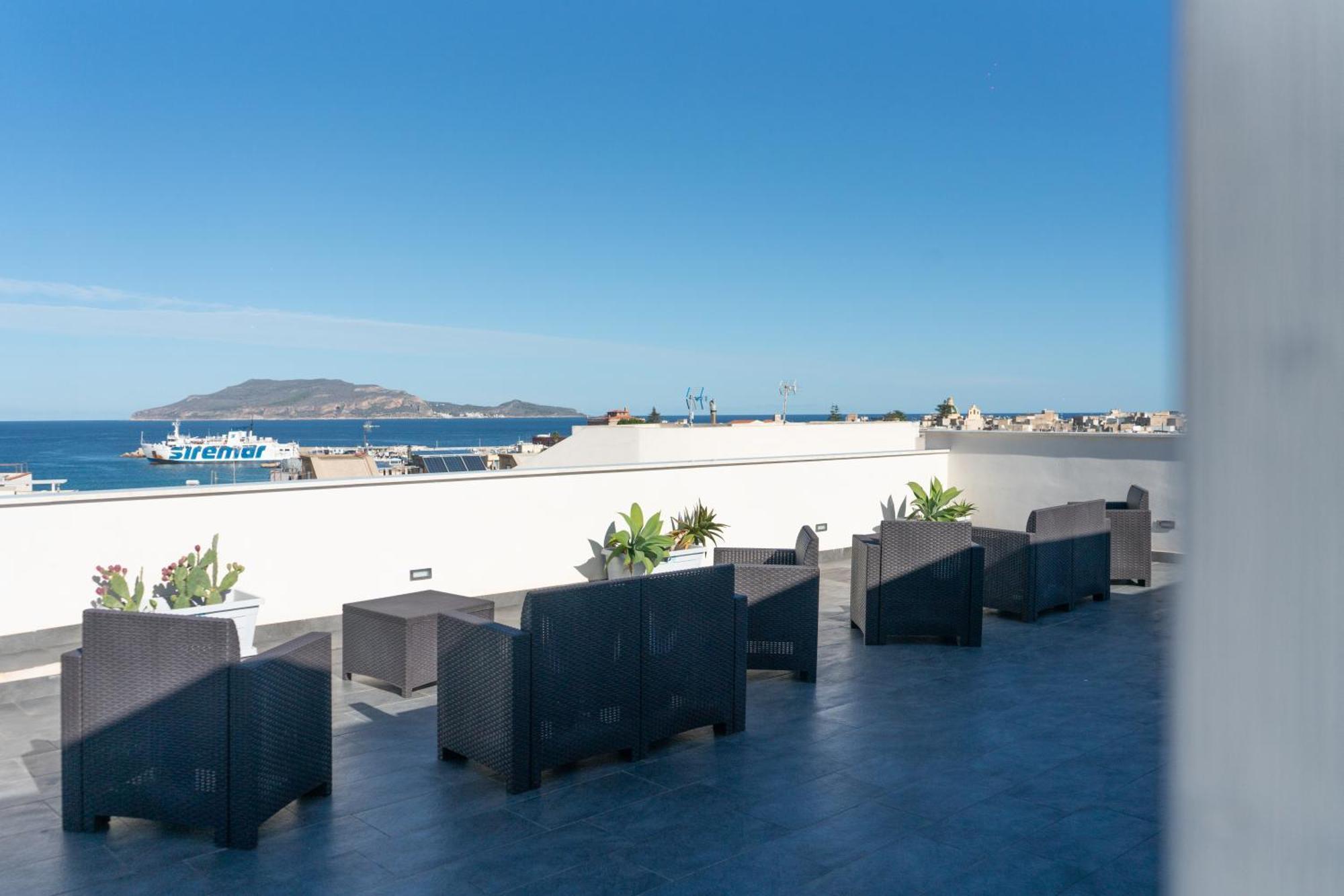 Ponente & Maestro Rooms Favignana Exterior photo